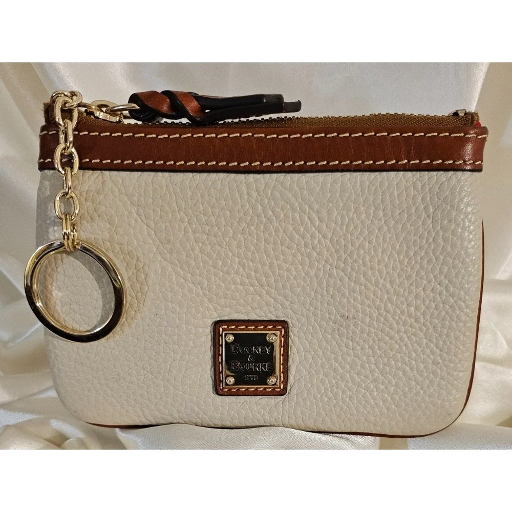 Dooney & Bourke Medium Pouch Cream/Tan‎ w/ Key Ring/Excellent Condition